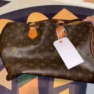 Authentic speedy 35 broken zipper in Fair condition